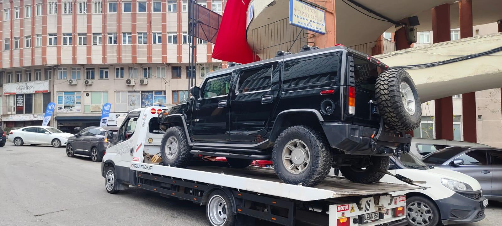 SUV araç şehirler arası oto kurtarıcı ile taşınıyor
